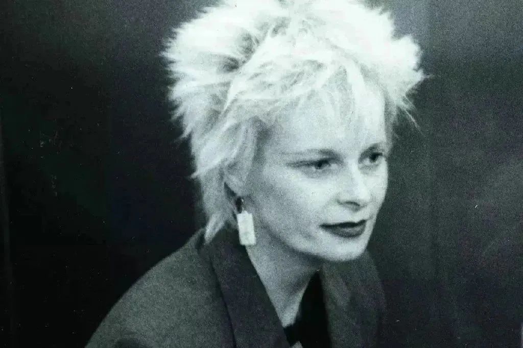 Vivienne Westwood,妇女节,女性,女性设计师,国际妇女节,设计师,设计史,艺术史,新时代女性,女性力量, 半边天,设计灵感,工业设计,平面设计,服装设计,奢侈品,